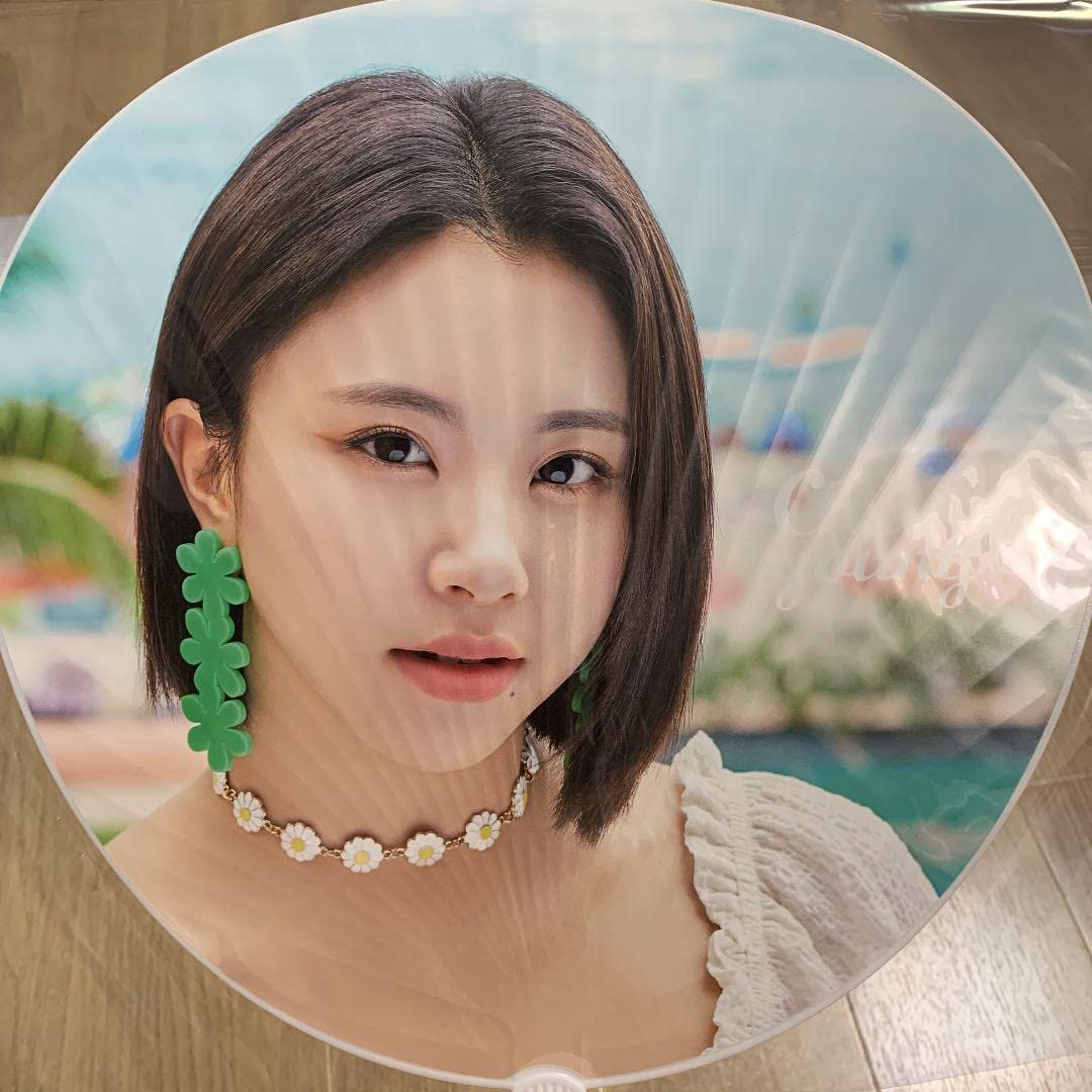 TWICE チェヨン うちわ Amazon.co.jp: TWICE チェヨン うちわ READY TO BE SPECIAL