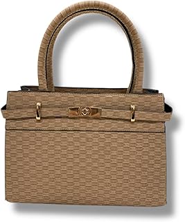 شنطه يد وكروس باللون البيج تجمع بين البساطه والفخامه