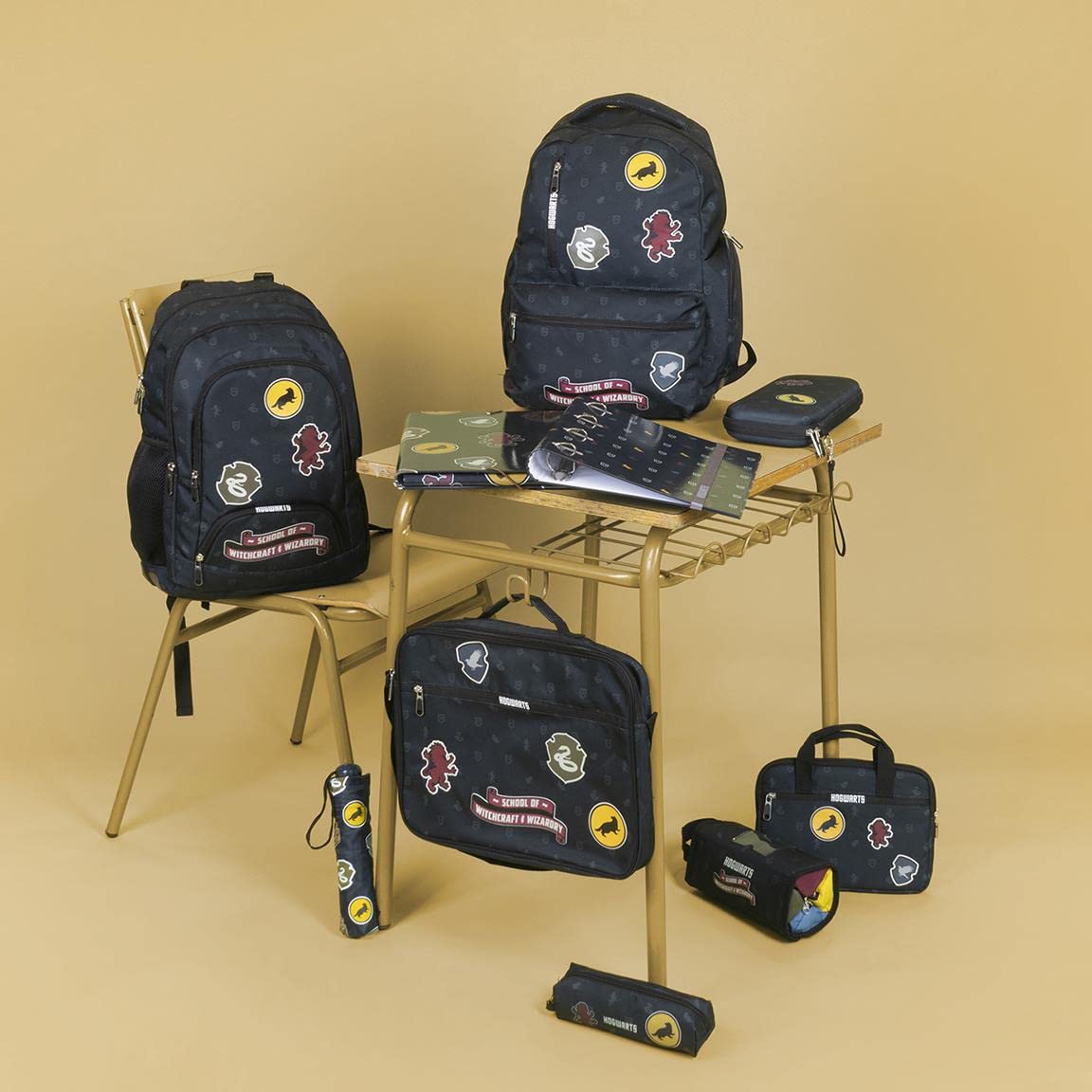 Cerdá Swith de Harry Potter con Cremallera y Correa de Mano, Mochila para Niños, Multicoloured, Funda Nintendo Switch
