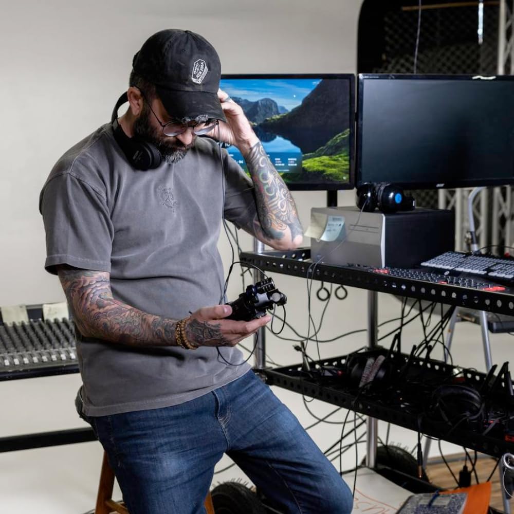 Zoom H5studio 4-Track Handheld Recorder with 2x StreamEye PDM-3 Podcast Equipment Bundles