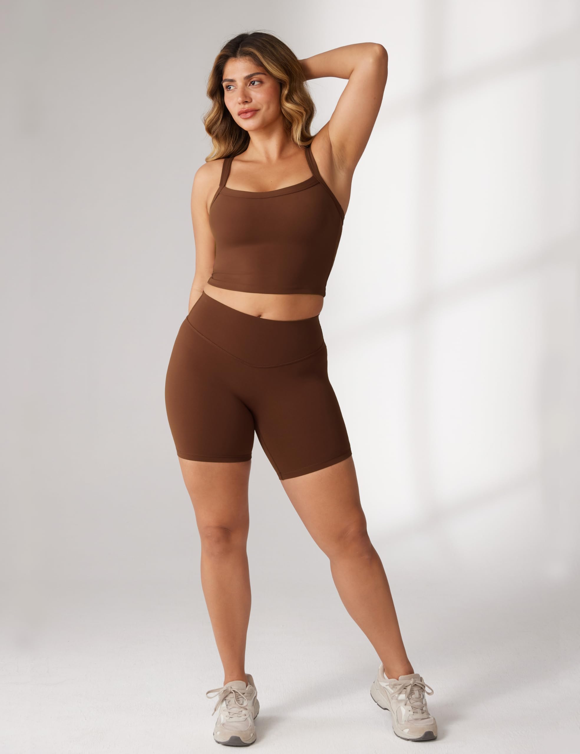 UNISSU Hugcurve - Brasier deportivo ajustable de cuello cuadrado para mujer, con brasier integrado, camisola acolchada