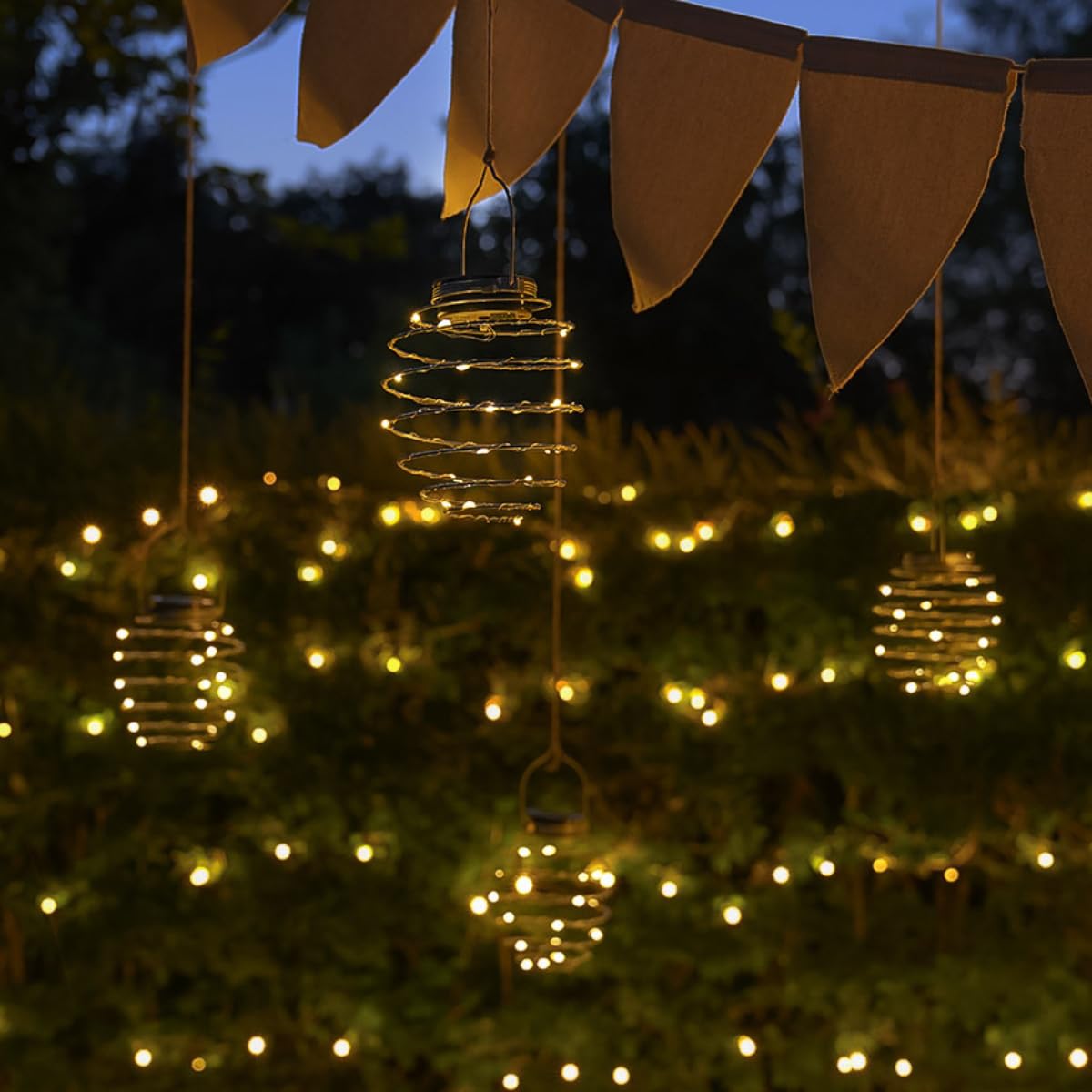 Festive Lights Suspensions Spirales Lumineuses Solaires Effet Lanterne Éclairage 64 LED (Lot de 4) pour la Décoration Extérieure du Jardin - 19cm