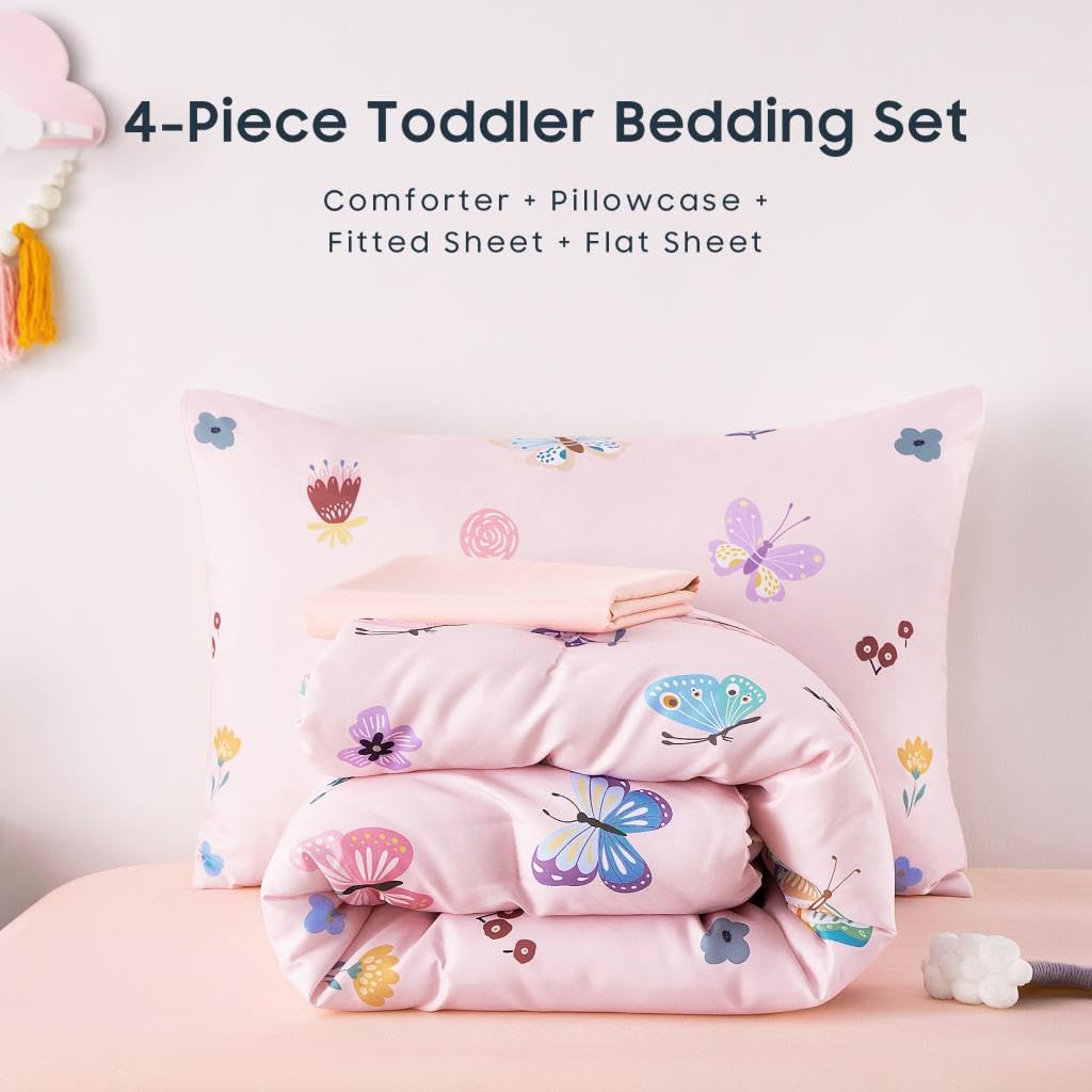 Wake In Cloud - Juego de ropa de cama infantil para niñas, juego de cama suave de 4 piezas para cuna que incluye edredón, sábana bajera, sábana encimera y funda de almohada, flores de mariposa en rosa