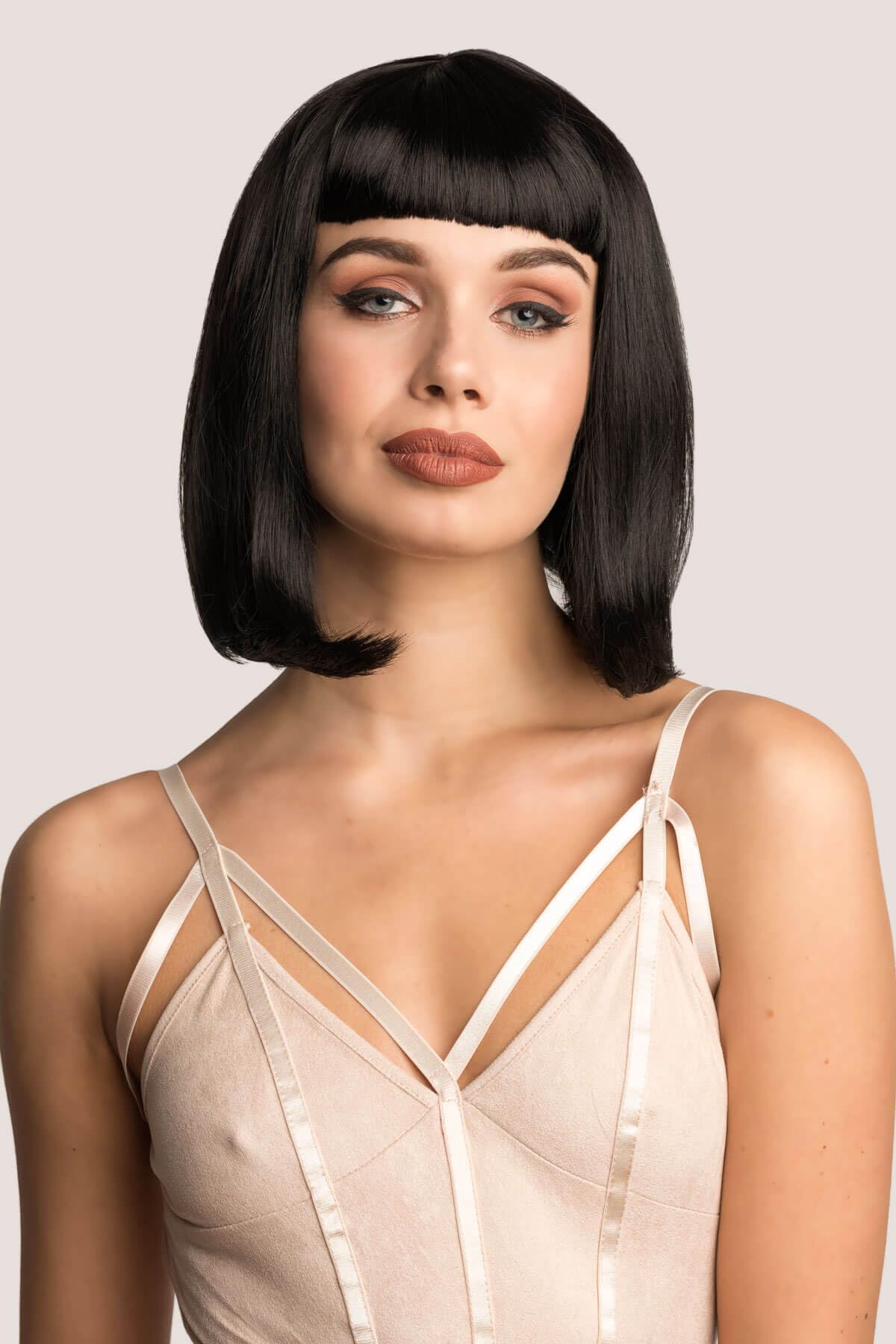 Perruque long bob frange courte rétro Beth #1b - 8