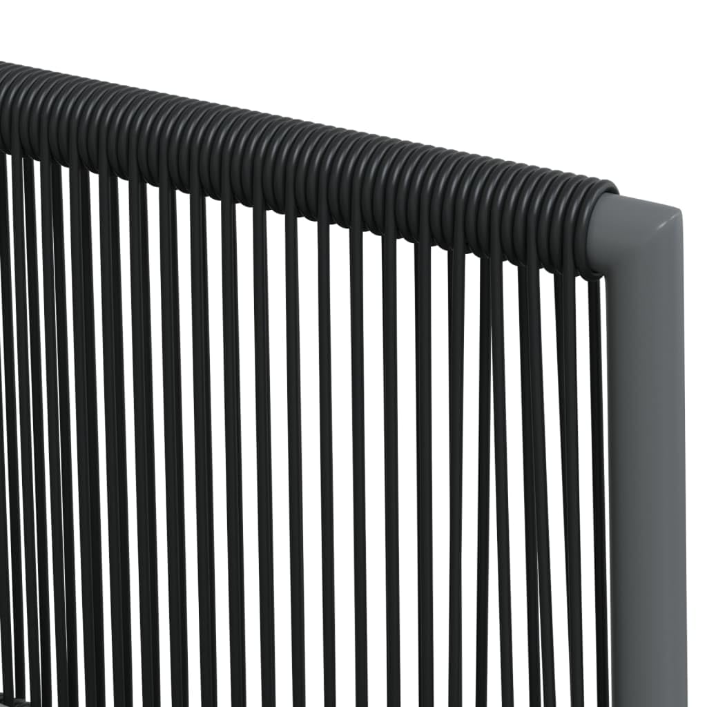 Set 2 Sedie da Giardino in Polyrattan Nero con Cuscini | Poltrone da esterno con braccioli e spessi cuscini grigi, ideali per arredare balcone, terrazza e patio con stile.