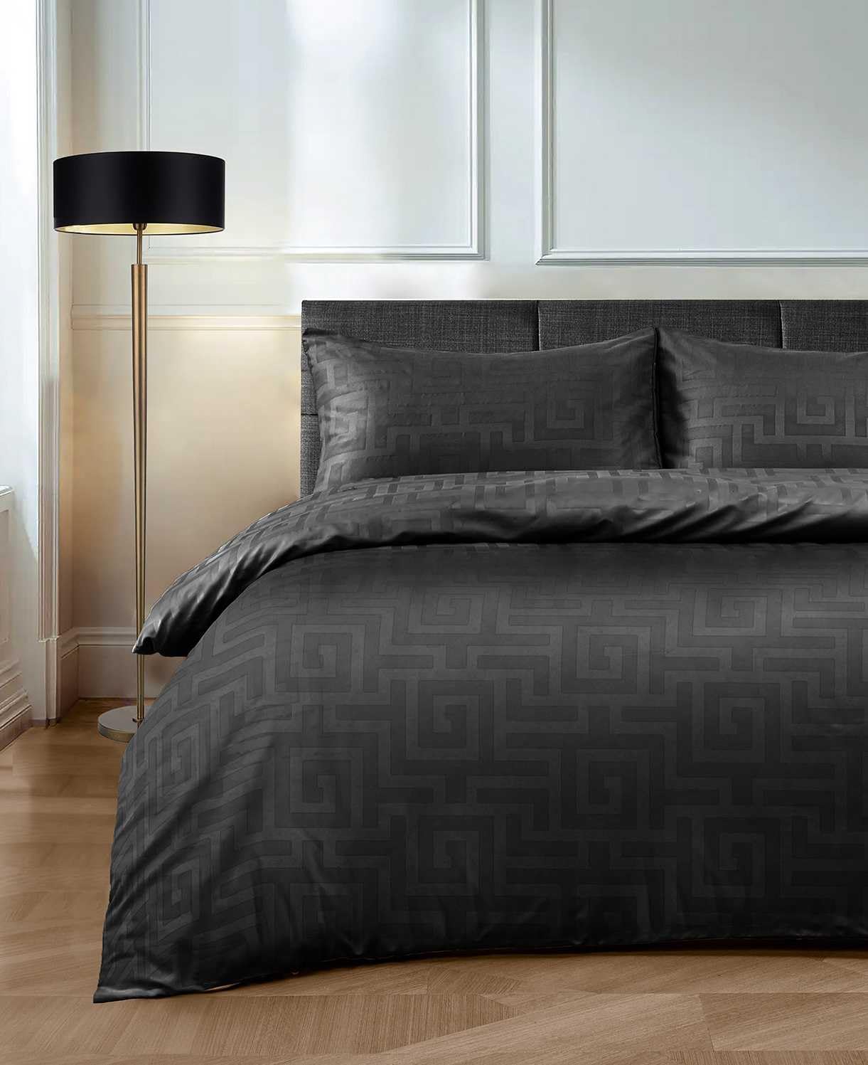 Velosso Sateen Touch King Size Duvet Cover Set, Greek Style Scroll Design, Hotel Quality 3 Piece Quilt Cover with 2 Pillowcases, Button Closure (Black)