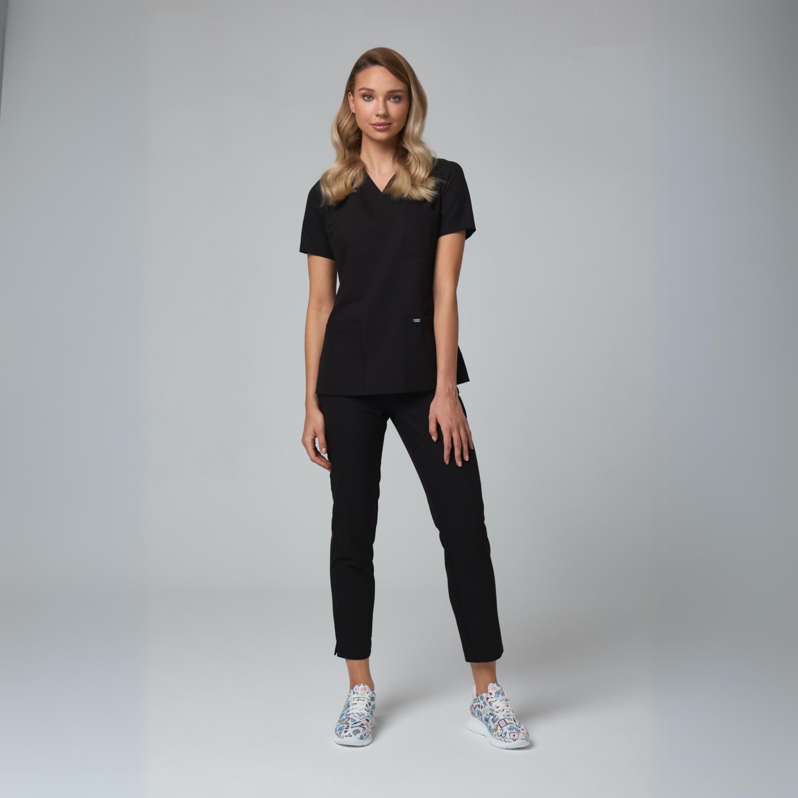 Damen Kasack V-Ausschnitt 3 Taschen | Scrubs, Pflege, Ärzte, Ärztinnen