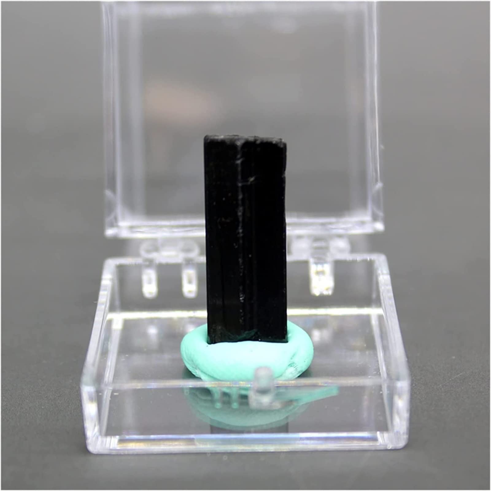 Tourmaline Noire en cristal naturel pour harmoniser votre espace de méditation