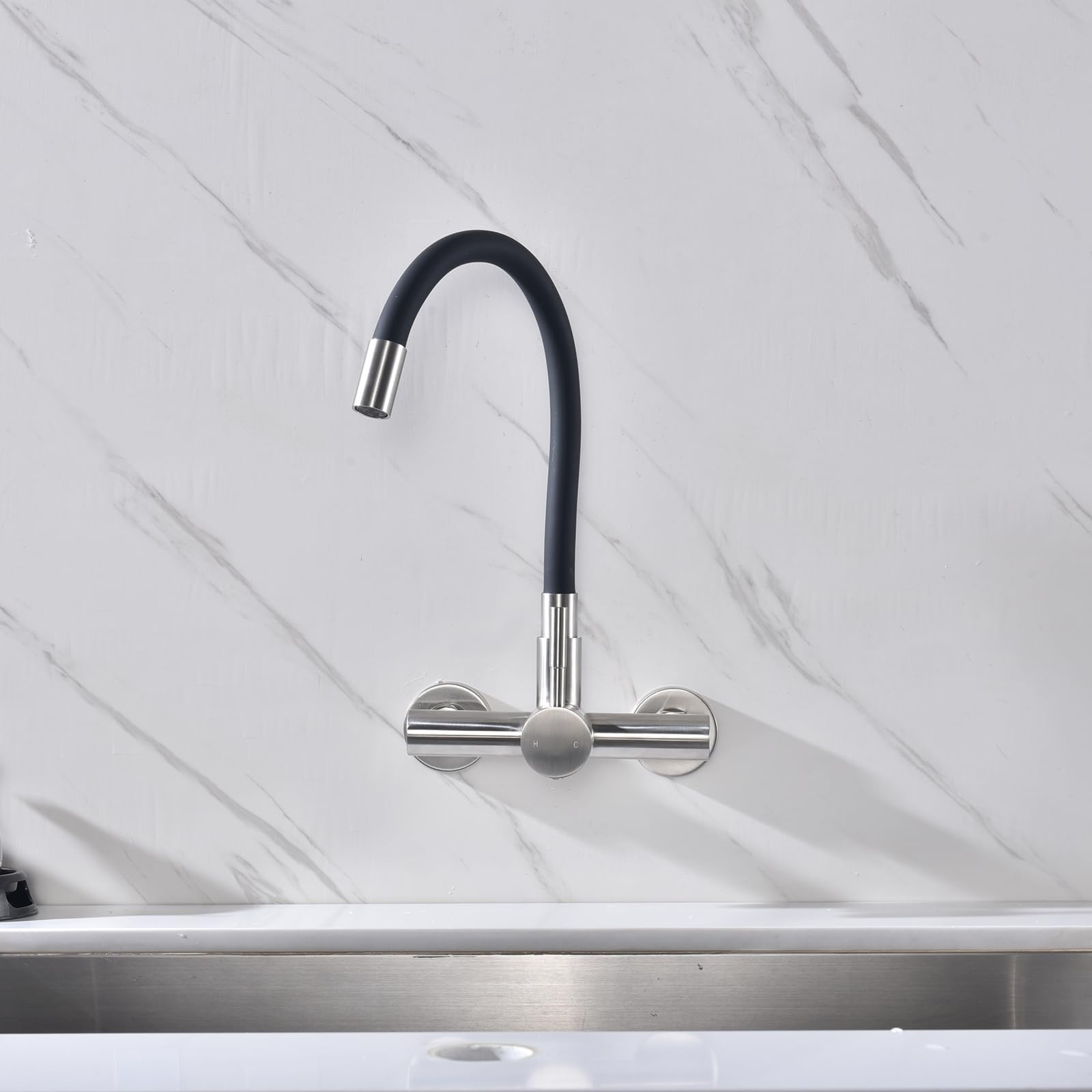 HomeLava Rubinetto da Muro con Beccuccio Flessibile, Miscelatore da Parete in 304 Acciaio Inossidabile, Tubo in Silicone Nero