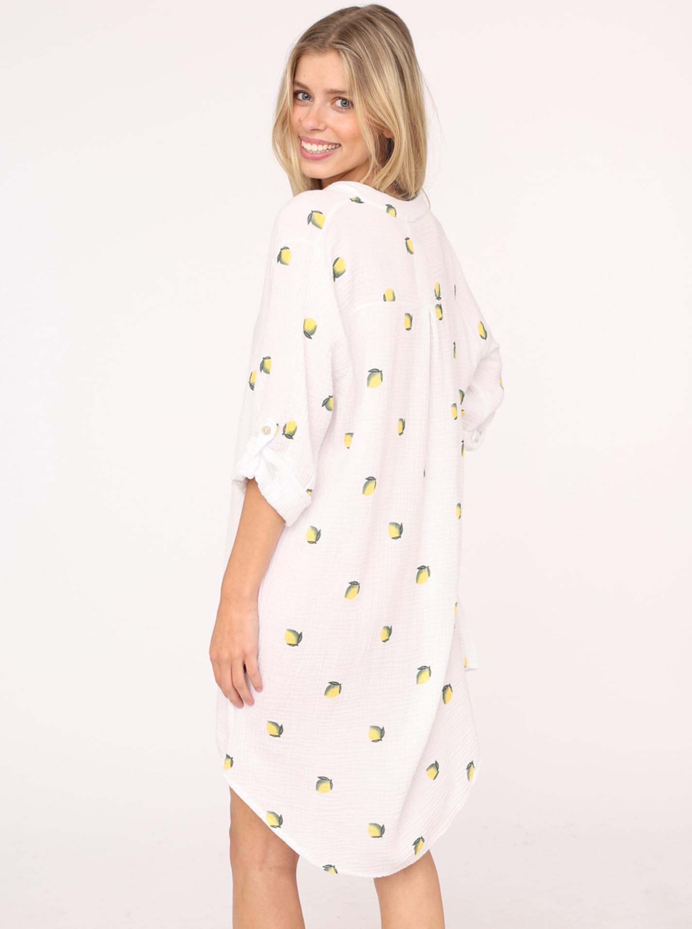 Zwillingsherz Damen Longbluse Tunika Weiß mit Zitronen Print – Sommer Blusenkleid aus 100% Baumwolle – Luftiges Longshirt mit V-Ausschnitt und 3/4 Arm – Leichte Strandtunika für Urlaub Freizeit