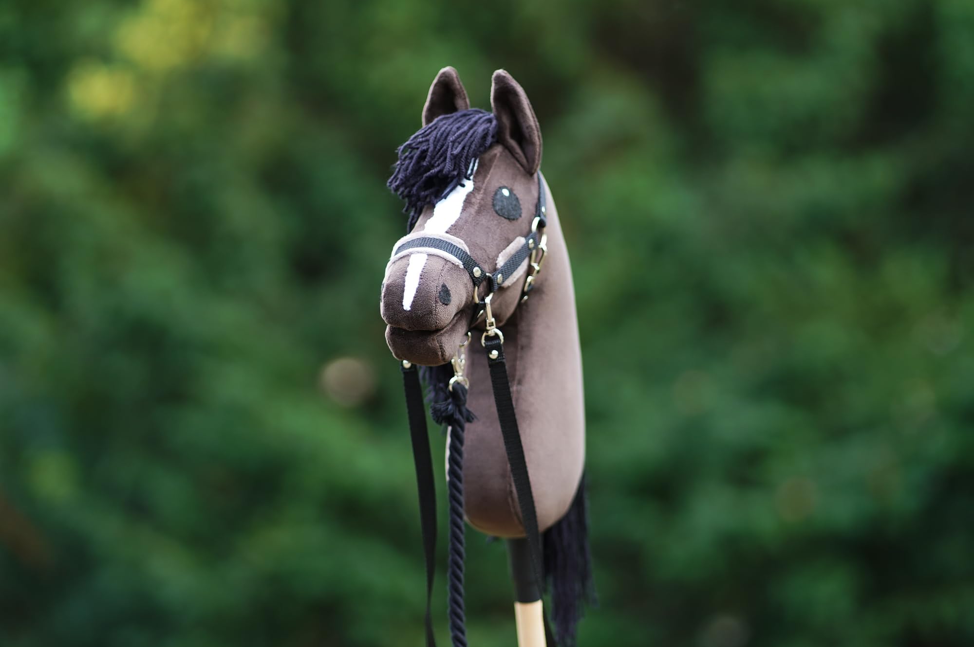 Hobby Horse Chestnut + Stick + Grullo Halter + Reins + Tether