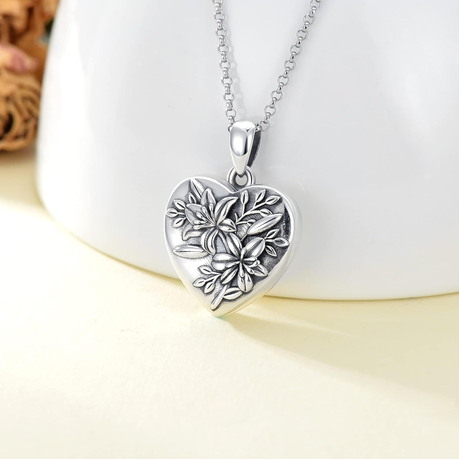 SISGEM S925 Sterling Sliver Customized Locket Pendant Necklace That Hold Pictures for Women, Personalized Photo Locket Necklace Jewerly Gifts Birthday Christmas