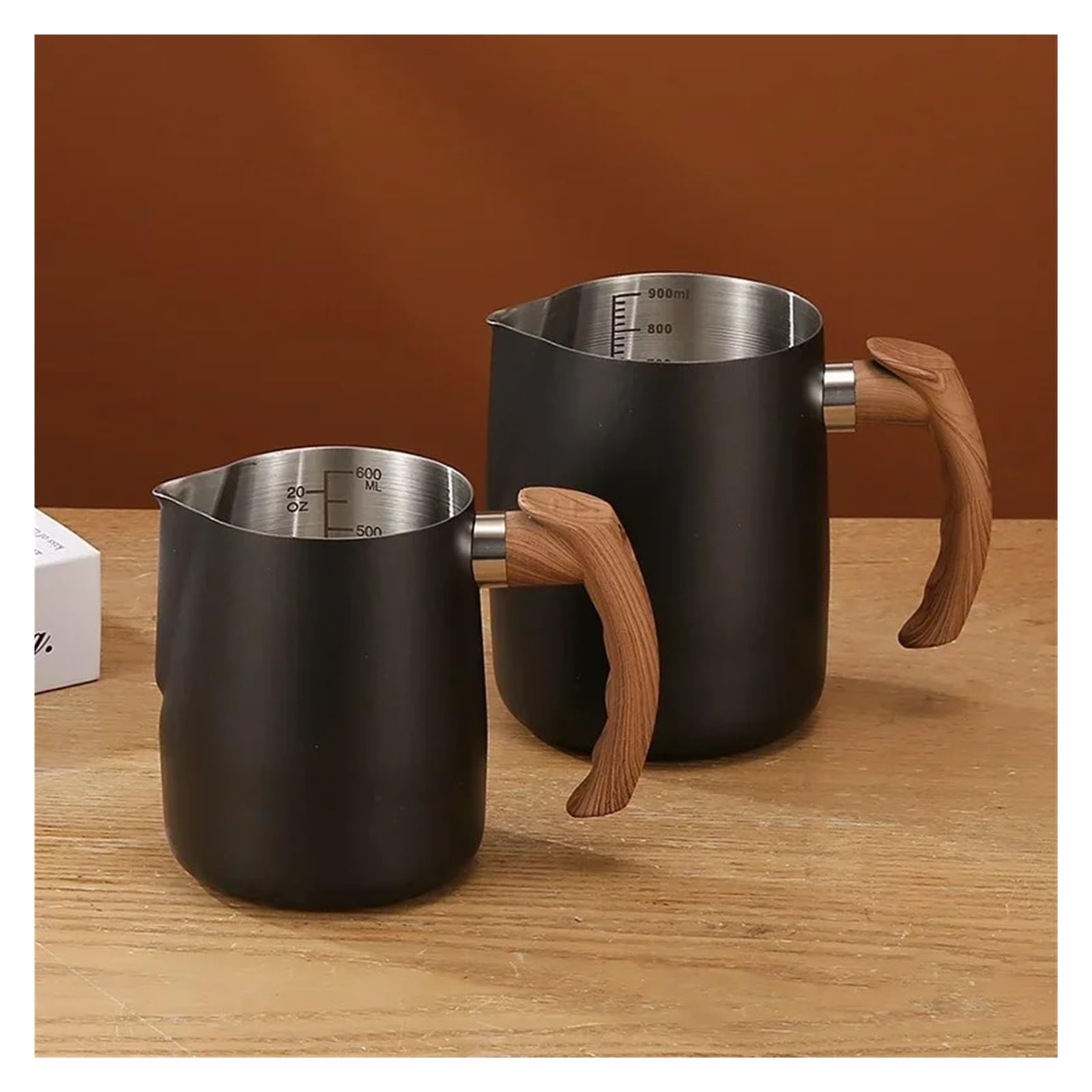Jarra de espuma café con leche acero inoxidable 600/900ml 304, jarra mango madera a escala, boquilla águila, accesorios for Latte(900ML,Black)