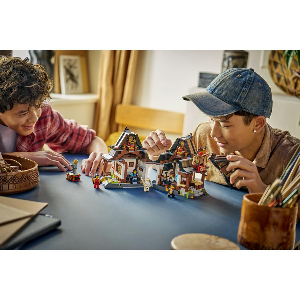 LEGO NINJAGO Kuźnia Cztery Bronie — 15-lecie 71858 | kuźnia ninja, model dla fana, prezent dla fana ninja 14+, edycja 15-lecia, 1259 elementów