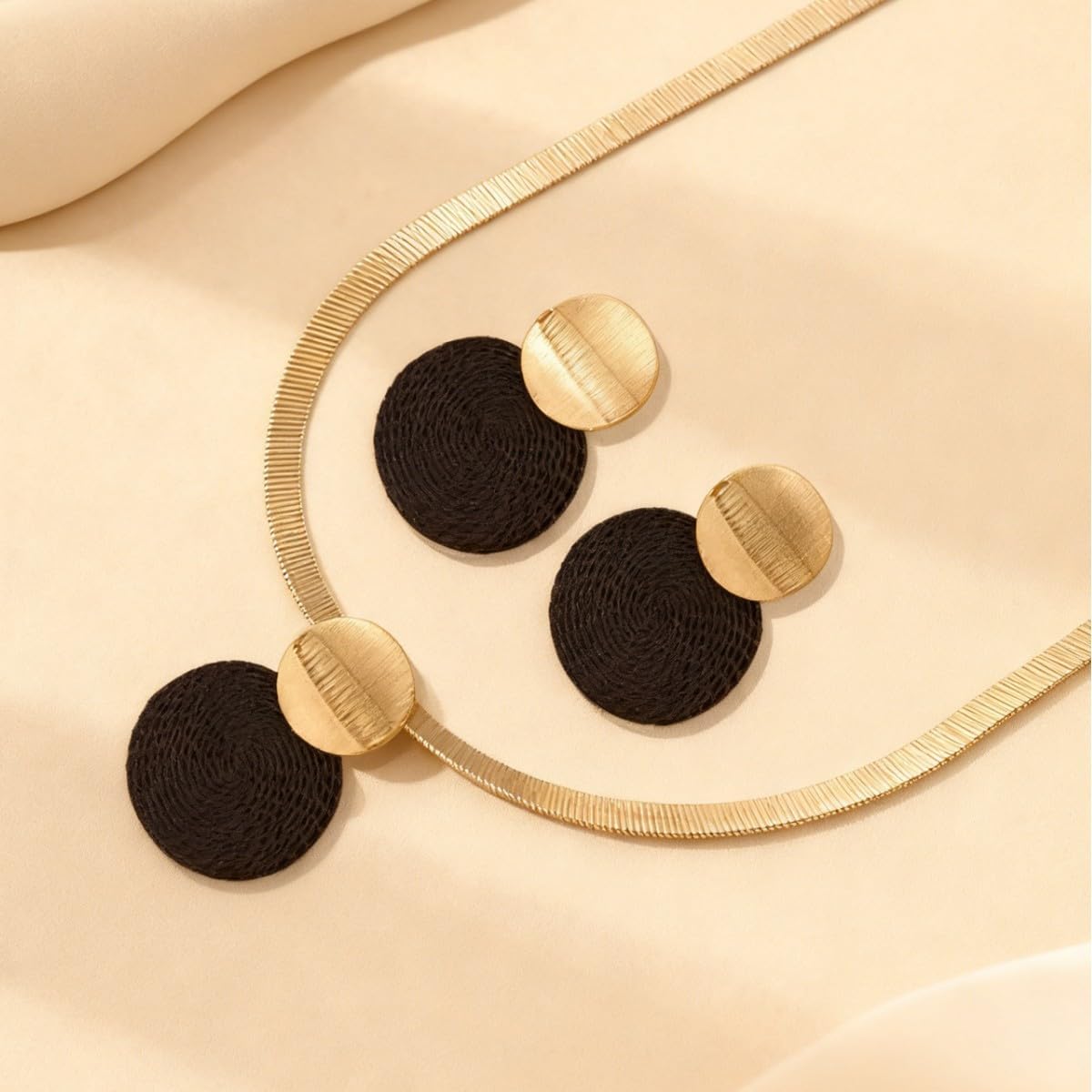 Gold Jewelry Set For Women，Herringbone Snake Chain Choker Necklace with Black Round Disc Pendant Earrings Chunky Adjustable Vintage Statement Boho Jewelry Set Fashion Jewelry Gift