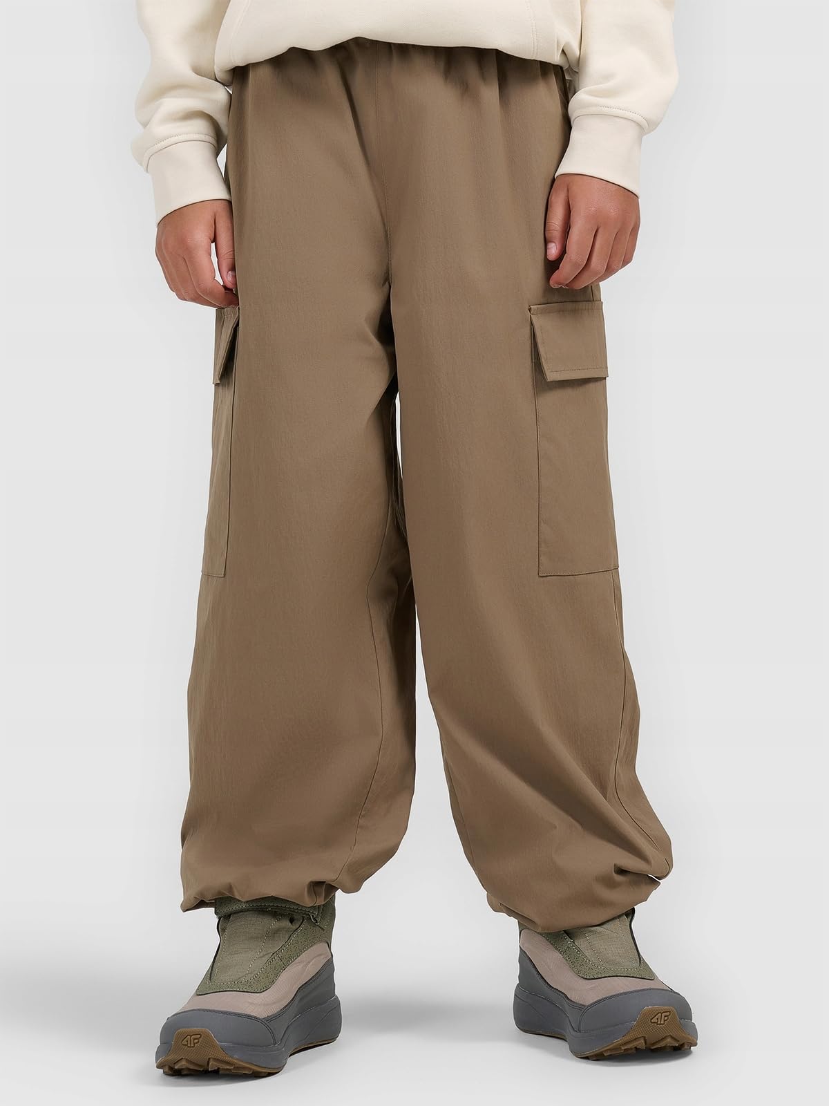 4F Spodnie casual cargo chłopięce