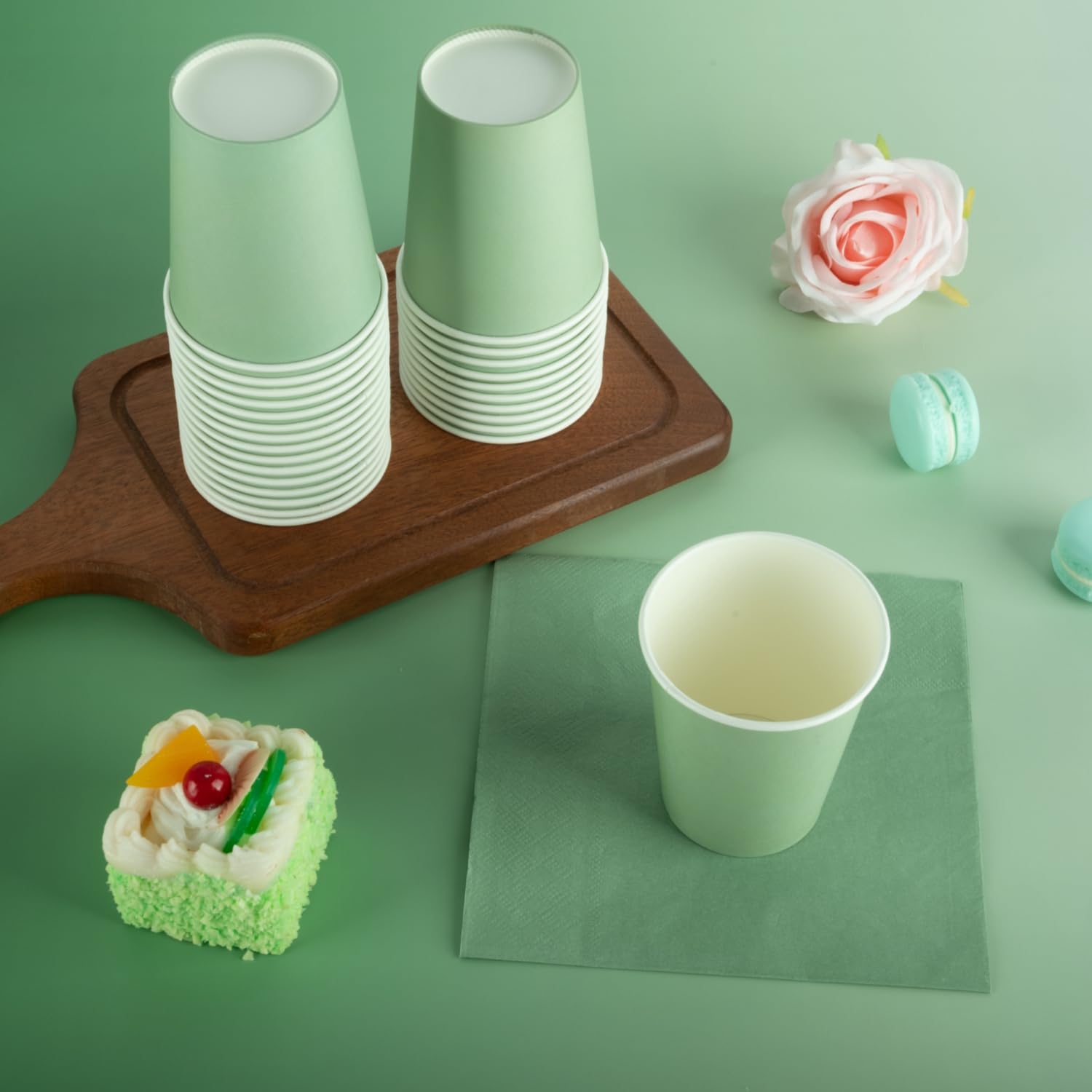 CEILIWEN Confezione da 100 bicchieri di carta verde salvia da 250 ml, bicchieri per feste calde e fredde, ideali per addio al nubilato, matrimoni, celebrazioni ed eventi