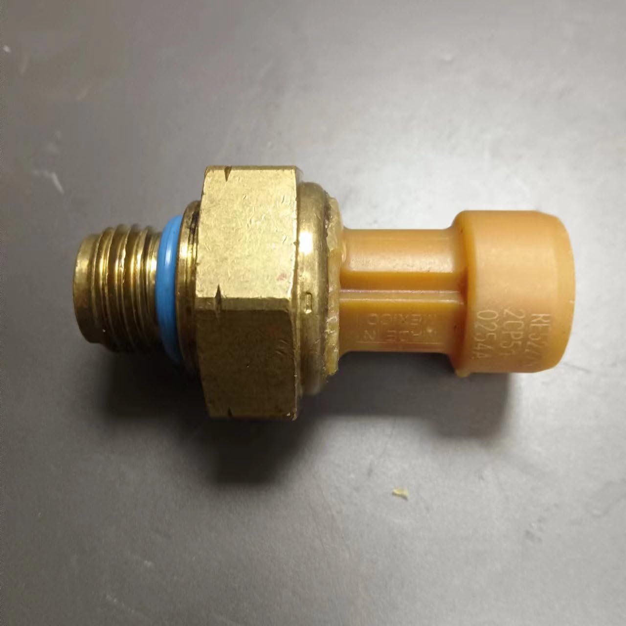 Sensor de presión de combustible del motor(Fuel pressure sensor) RE522794