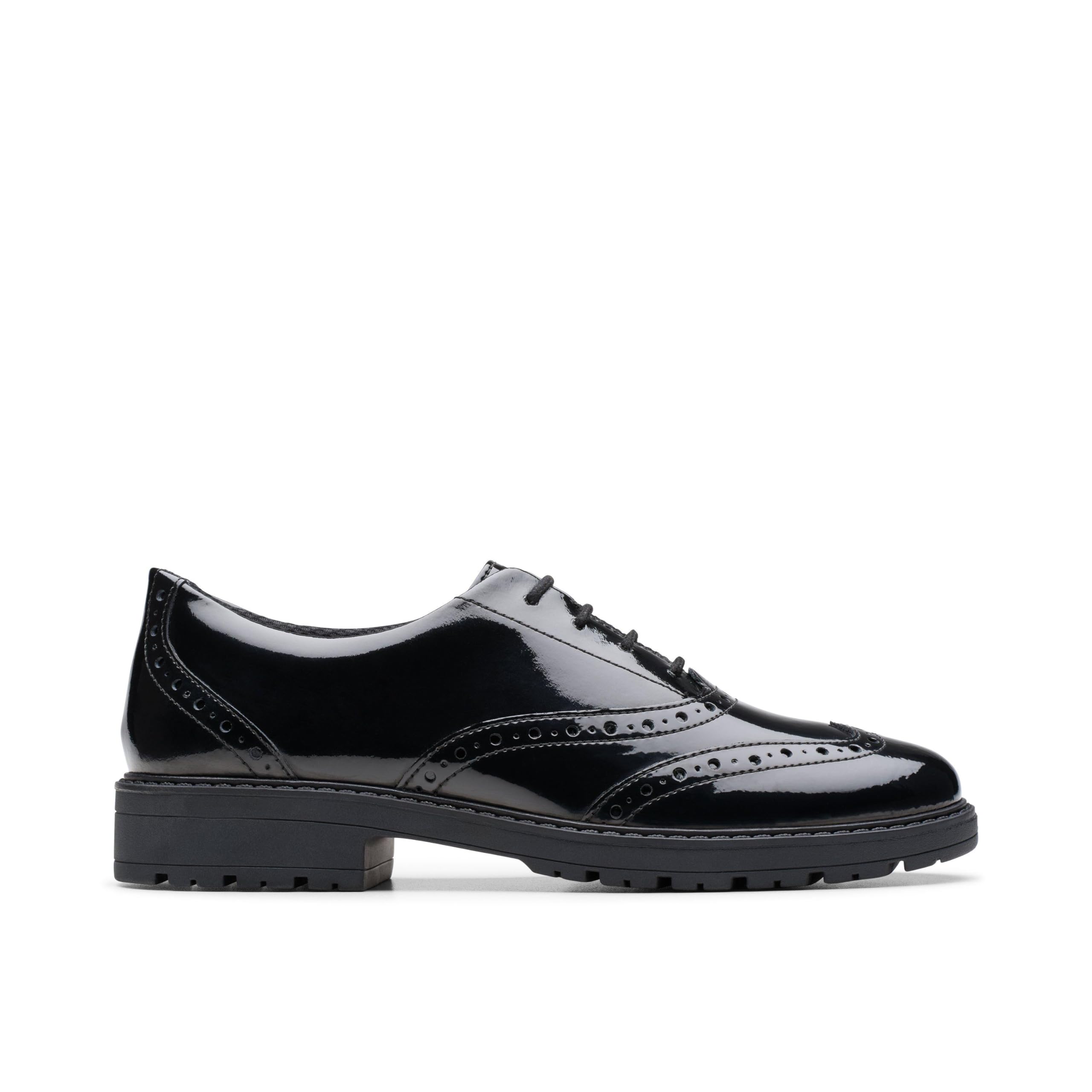 Clarks Mocassini Scala Lucidi da Ragazza | Silhouette Senza Tempo | Plantare in Schiuma Morbida | Tecnologia di Controllo degli odori | Ampia vestibilità Disponibile, Nero