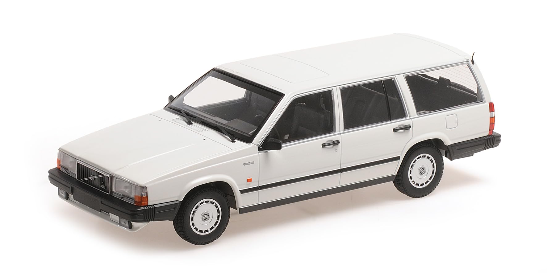 Amazon.com: Minichamps 155171772 1:18 1986 Volvo 740 GL