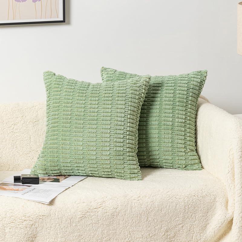 Coussin de canapé 50x50 vert clair avec garnissage coton PP et housse peluche