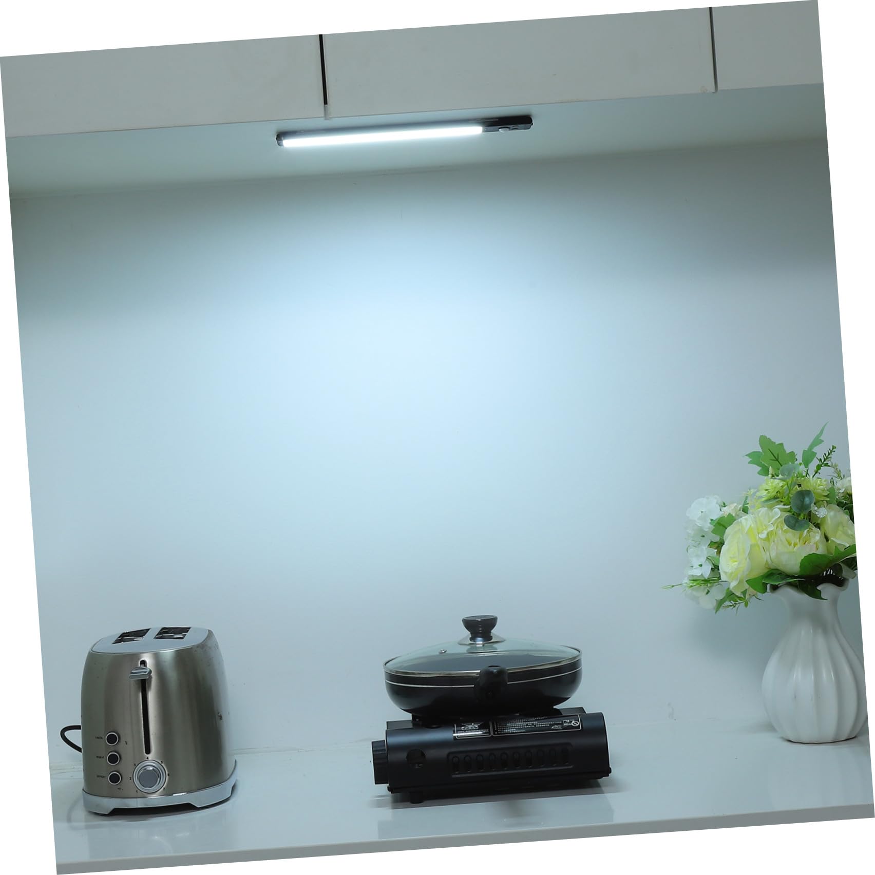 HEMOTON 4 Piezas Luces LED Debajo del Gabinete Sensor de Movimiento, Recargables, Diseño Compacto en Negro, Material de Aleación de Aluminio y Plástico, Ideales para Escaleras y