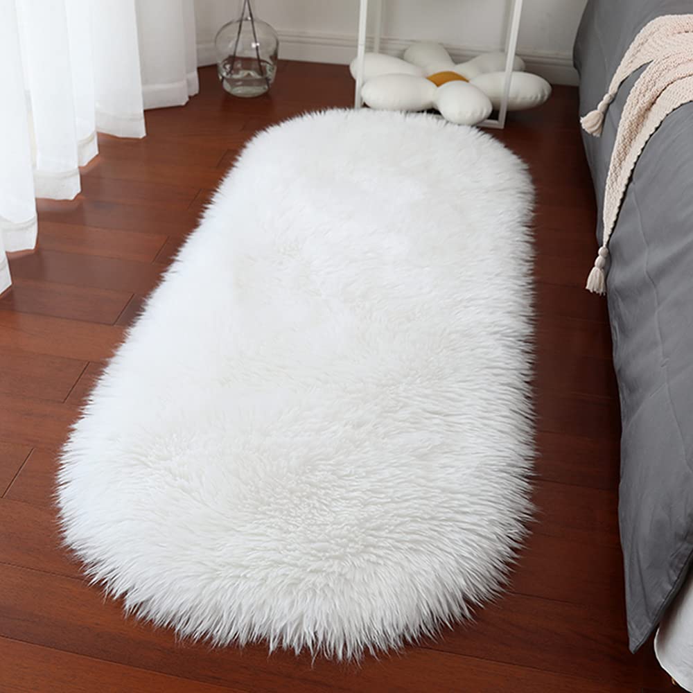 bedee Faux Sheepskin Rugs, Faux Fur Rug Soft Fluffy Rug Shaggy Area Rugs Anti-Skid Carpets for Bedroom Living Room Kids Room Decor (White, 80 x 180 cm)