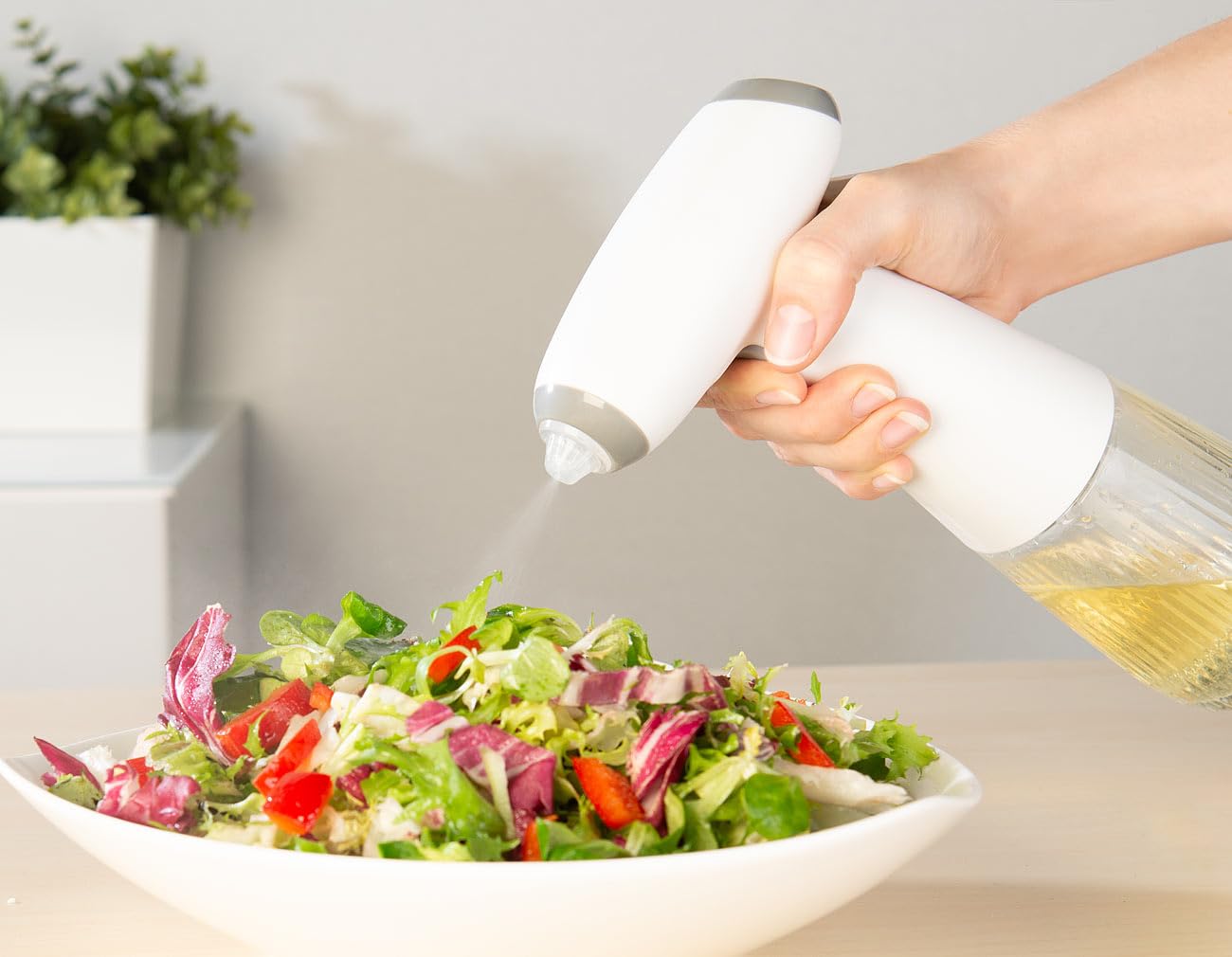 Rosenstein & Söhne Öl-Sprühflasche Grill: 4er-Set Akku-Nebel-Sprühflasche, Öl & Essig, 180 ml, Echtglas, USB-C (Elektrischer Ölsprüher Glas USB-C, Ölsprühflasche akkubetrieben)