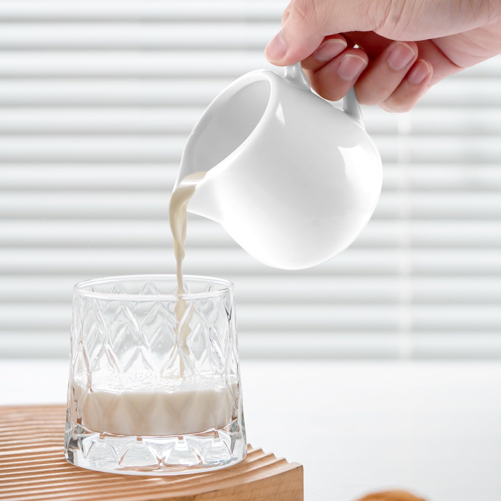 JMIATRY 8 Stück 240ml Milchkännchen Porzellan, Milchkännchen mit Griff Weiß für Milch Kaffee Cappuccino Latte