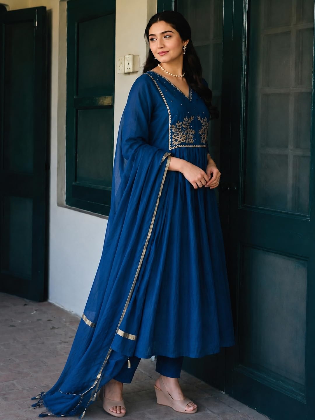 ANNI Designer Ensemble Kurta en viscose mélangée avec pantalon et dupatta pour femme | Tenue ethnique trois pièces pour femme | Col en V et manches 3/4 Long Kurta Pant Dupatta Ensemble