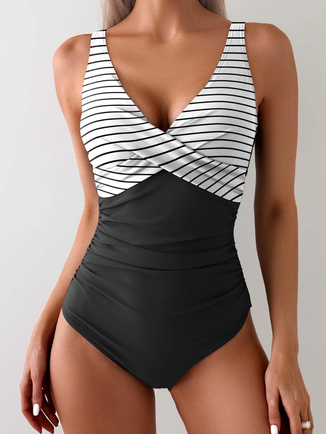 Eomenie Maiô feminino, peça única, com controle de barriga, franzido, push up, amarração nas costas, emagrecedor em promoção! Veja a oferta e mais achadinhos de Moda praia 4 Hoje é o melhor dia para comprar Eomenie Maiô feminino, peça única, com controle de barriga, franzido, push up, amarração nas costas, emagrecedor com aquele preço maroto! Promoção! Aproveite a oferta! 4