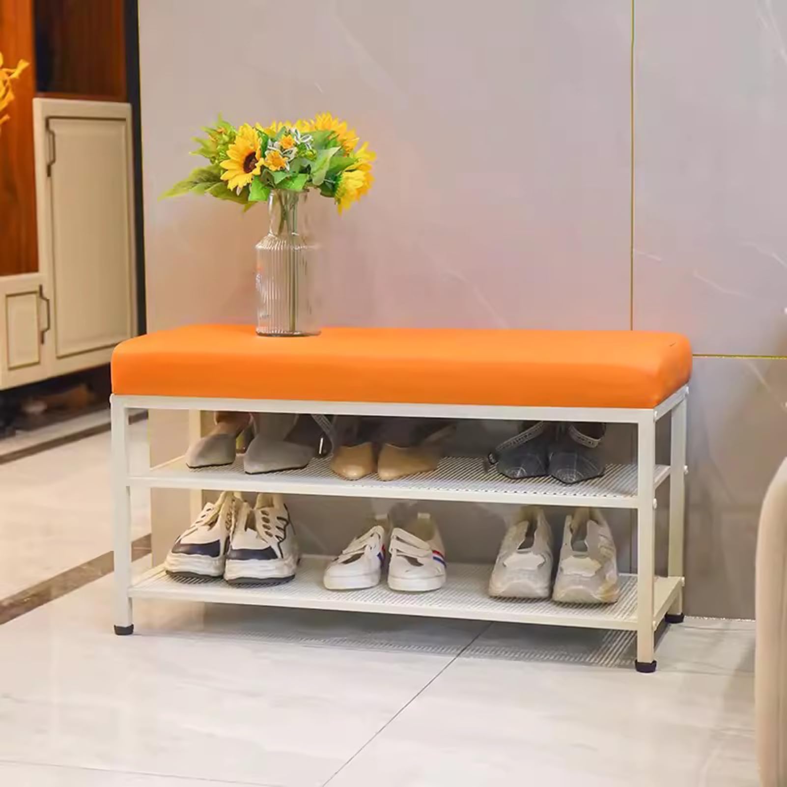 Banc à chaussures orange : fini le désordre dans le couloir