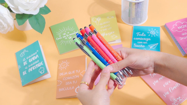 Llaveros Motivación Kit Regalo Motivacional - 20 Bolígrafos, Llaveros Y Tarjetas Con Mensajes Inspiradores Regalos Corporativos