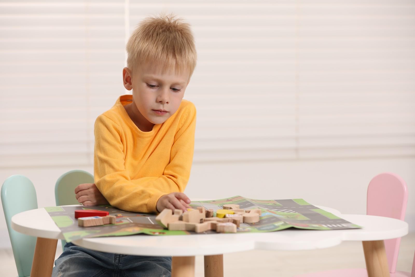 Kit de jeu en bois pour enfants à partir de 3 ans Panneau de signalisation Jeu éducatif 18 pièces Connectez les rues et les images, une ville entière près de 1,8 m