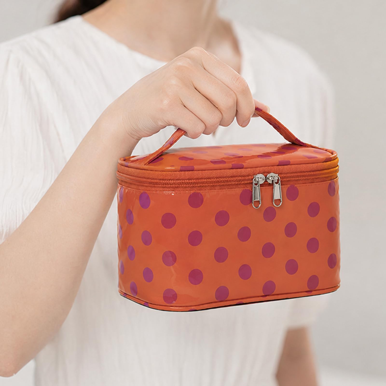 Polka Dot PVC podróżna kosmetyczka do makijażu, wodoszczelna dla kobiet, | EcoGleam Polka Dot PVC podróżna torba do makijażu, wodoodporna dla kobiet, estetyczna podróżna kosmetyczka z uchwytem, porta