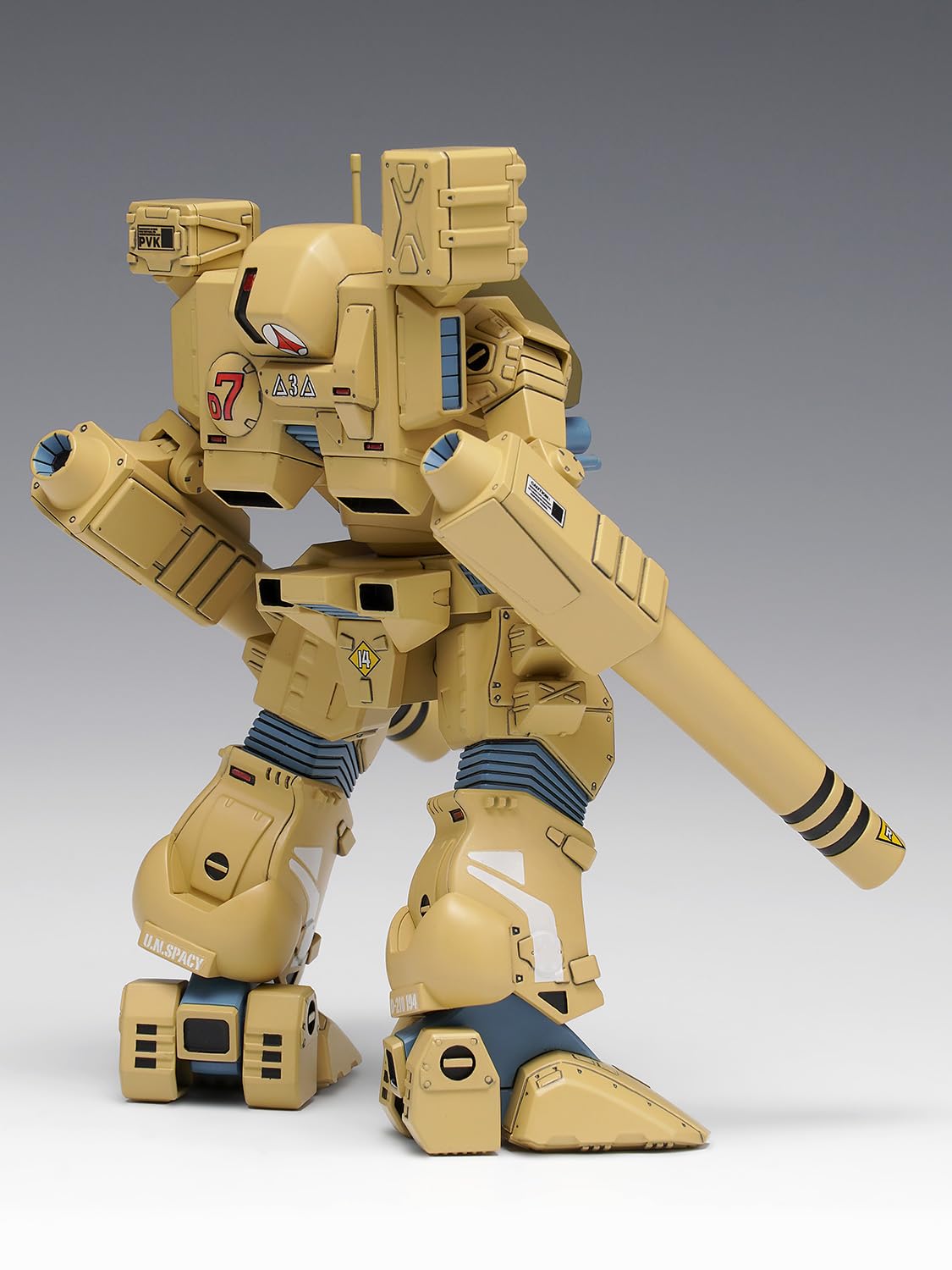 Wave MC-085 Super Fortress Macross MBR-04-MkVI Tomahawk, skala 1/100, całkowita wysokość ok. 4,7 cala (12 cm), kolorowy model plastikowy