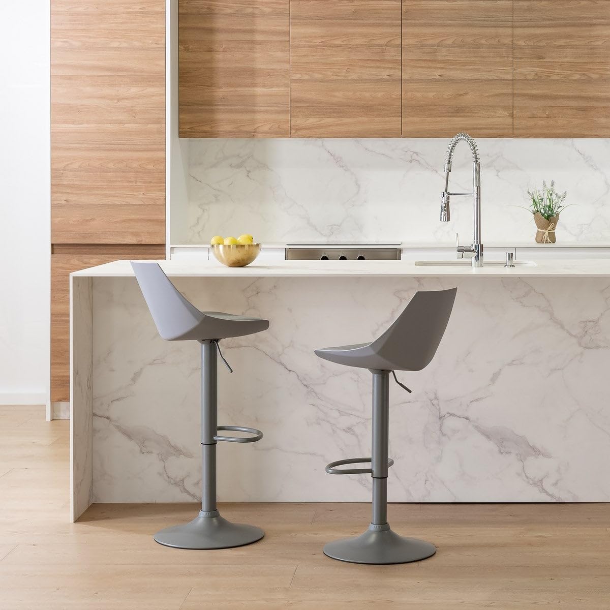 LOLAhome Taburete Alto de Cocina Regulable en Altura Gris con Respaldo Alto | Asiento acolchado y tapizado en poliel. Respaldo alto rígido. Altura ajustable de 83 a 104 cm. Resiste hasta 120 kg