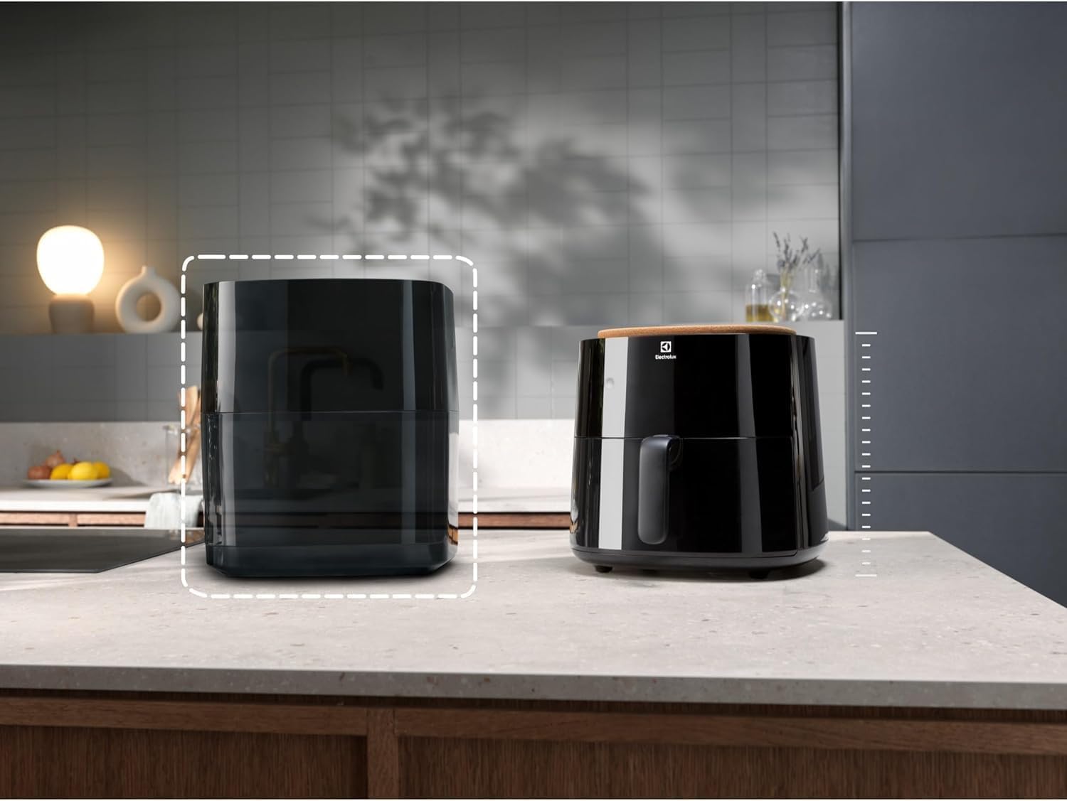 Electrolux EAF5B Air Fryer with dimensions overlay