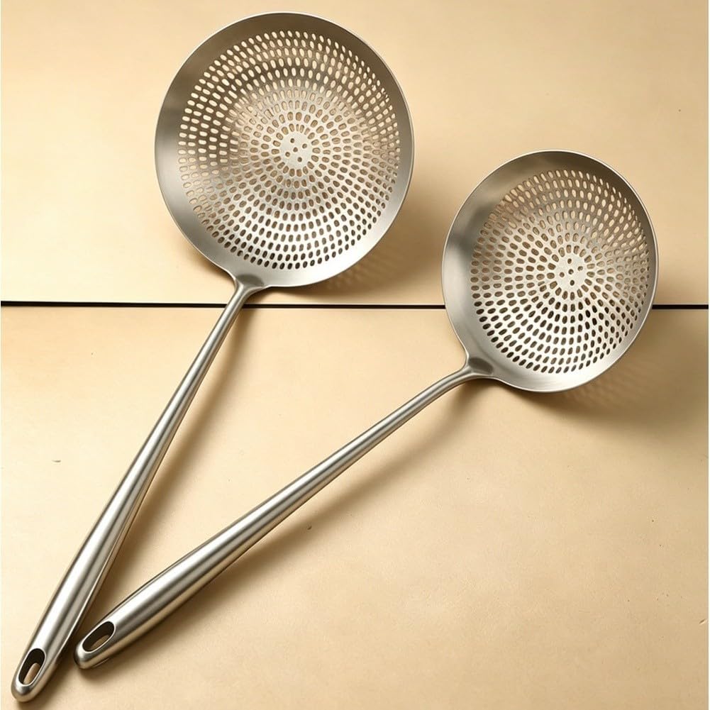 Großer Sieblöffel aus 304 Edelstahl mit langem für griff, feinmaschiges Küchensieb zum Abtropfen von Nudeln und Gemüse, hitzebeständiger Schaumlöffel für Frittieren und Kochen,(18CM)