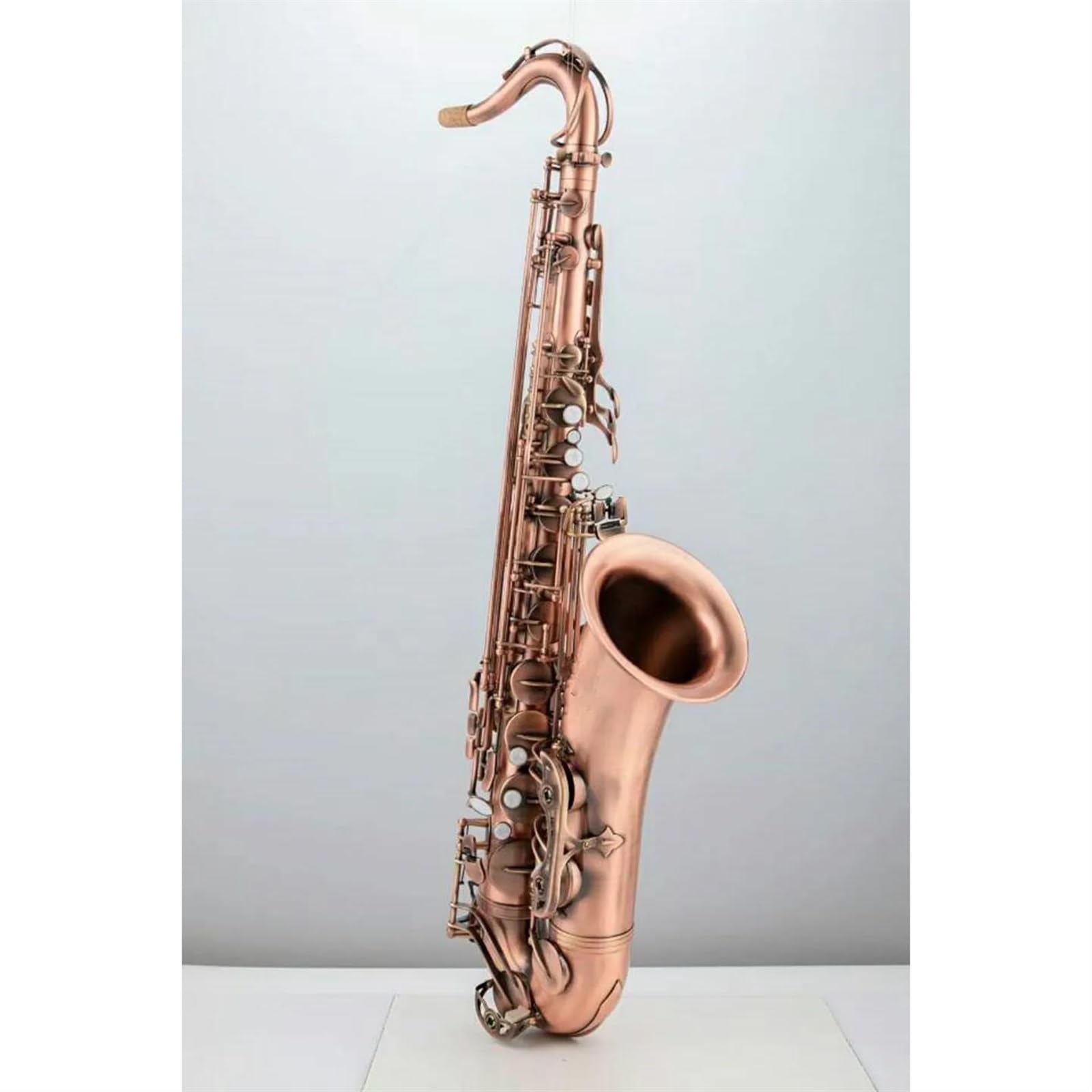 Saxofón Saxofón Tenor Antiguo Instrumento Musical De Simulación Profesional Tocando Saxofón Tenor