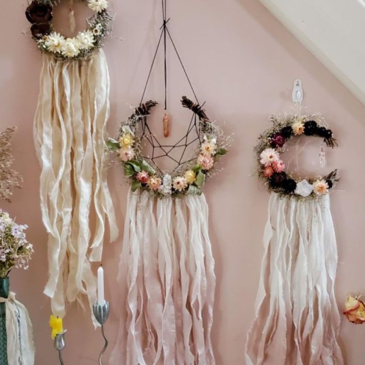 クリスマスリース 壁掛け アレンジ ♬フリルレース使用♬ クリスマスリース トナカイのシルバーリース 壁掛けインテリア - メルカリ