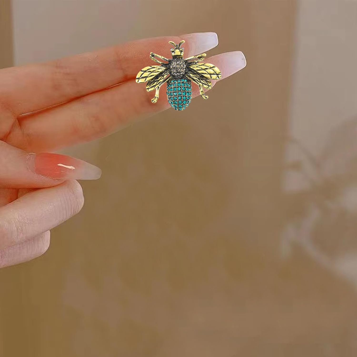 Alloy Rhinestone Bee Brooch for Women Men Sparkling Crystal Insect Lapel Pin - Image 5