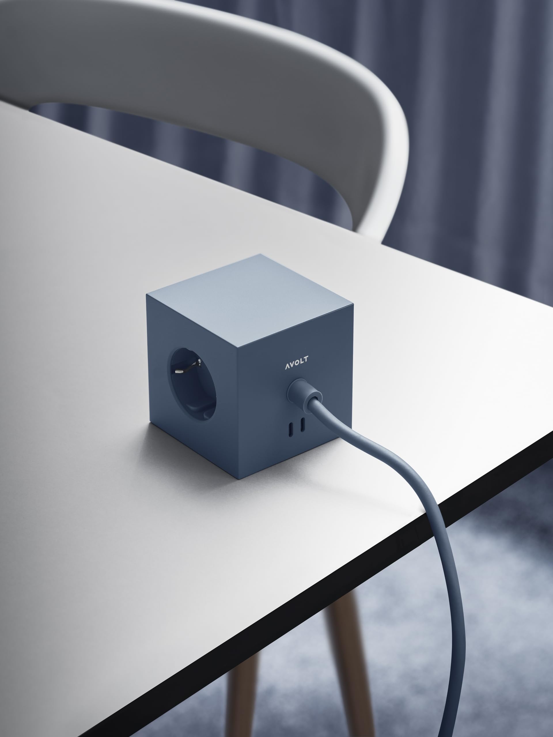 Avolt Square 1 Ciabatta Multipresa Cubo Design, 3 Prese, 2 USB-C 30W | Ciabatta multipresa design blu. Cubo magnetico, ricarica rapida USB-C 30W per scrivania, casa e comodino