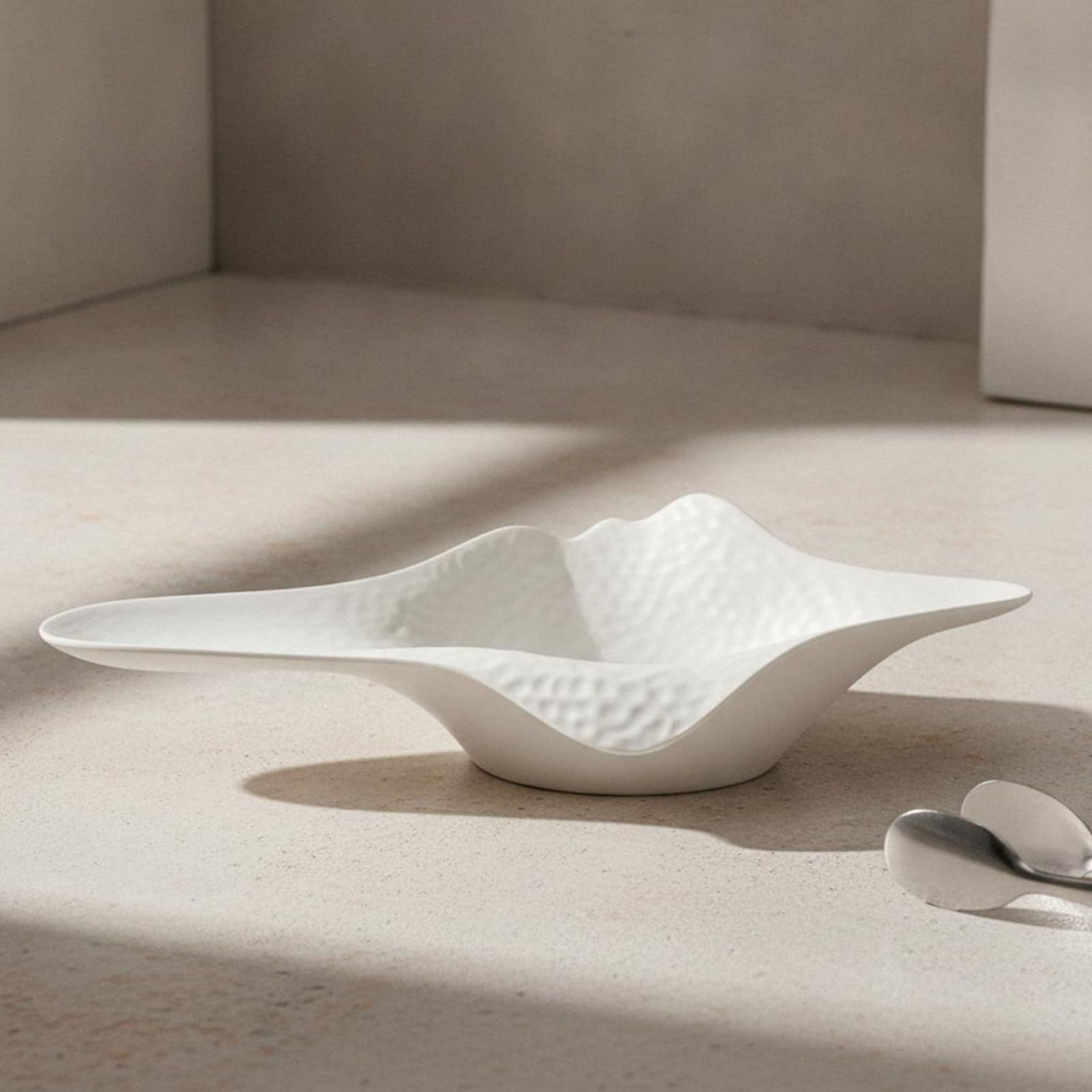 Qianly Assiette En Mélamine Professionnel, Assiette Creuse À Sashimi En Mélamine, Modèle 94919, Forme Coquillage Blanche À Reliefs, Profondeur 10 Cm, Diamètre 18–18,9 Cm, Blanc 94919