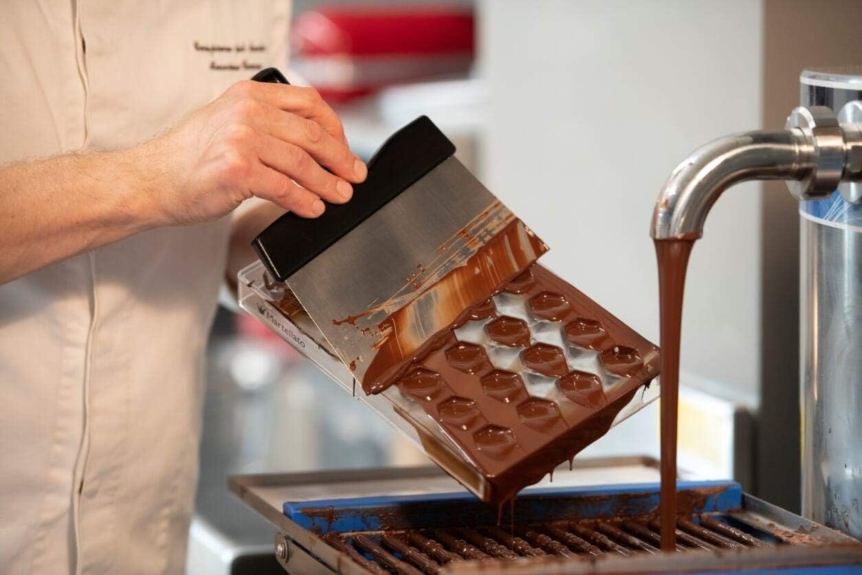 Martellato 50RAS6 Professional Chocolate Scraper with Blade Size 7.9 Inch Left to Right x 2 Inch Top to Bottom (Blade Size)