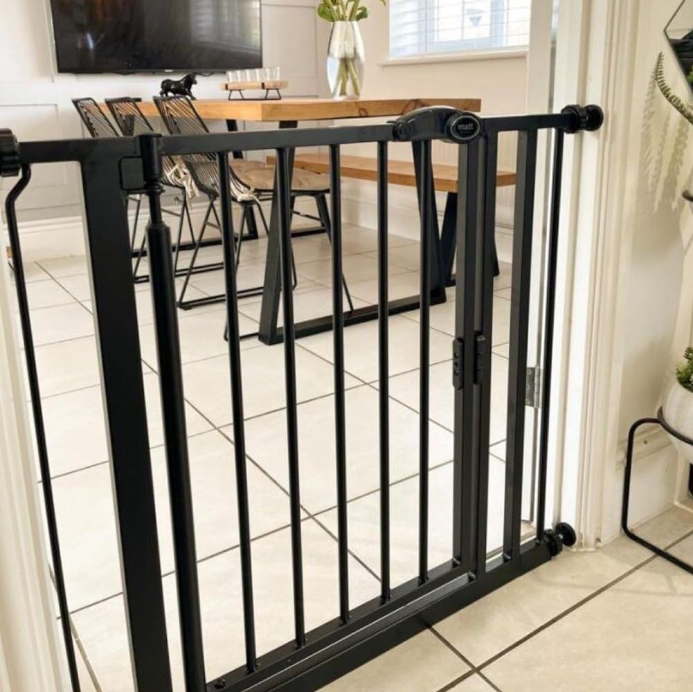 Bettacare Auto Close Pet Gate, 75cm - 82cm, Matt Black, Pressure Fit Stair Gate for Dog & Puppy, Safety Barrier for Doors Hallways and Spaces, Easy Installation — view 6
