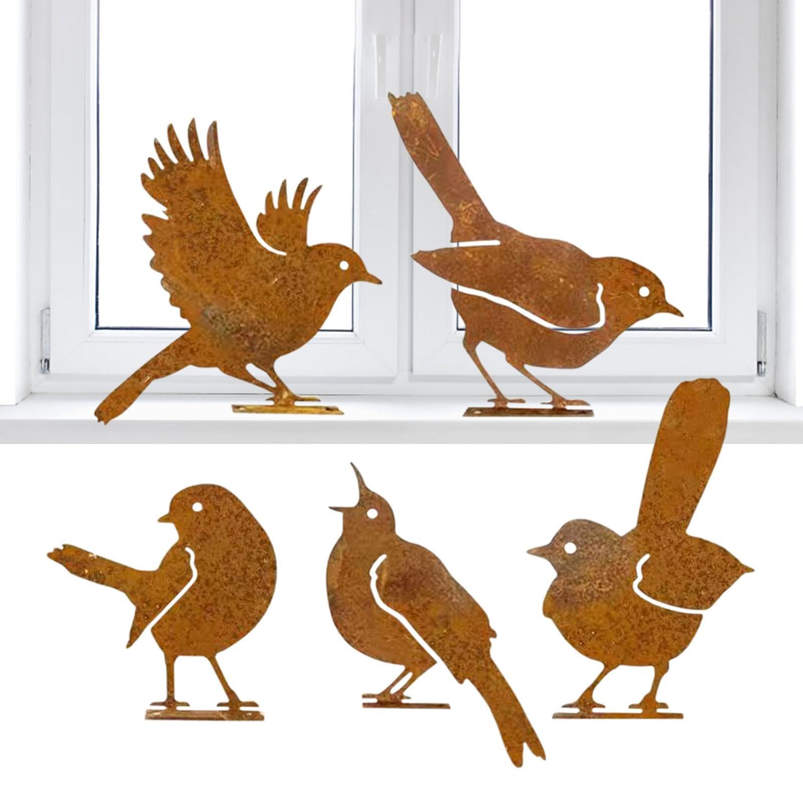 Sculptures d'oiseaux en métal rouillé pour recréer une atmosphère de nature sauvage chez soi