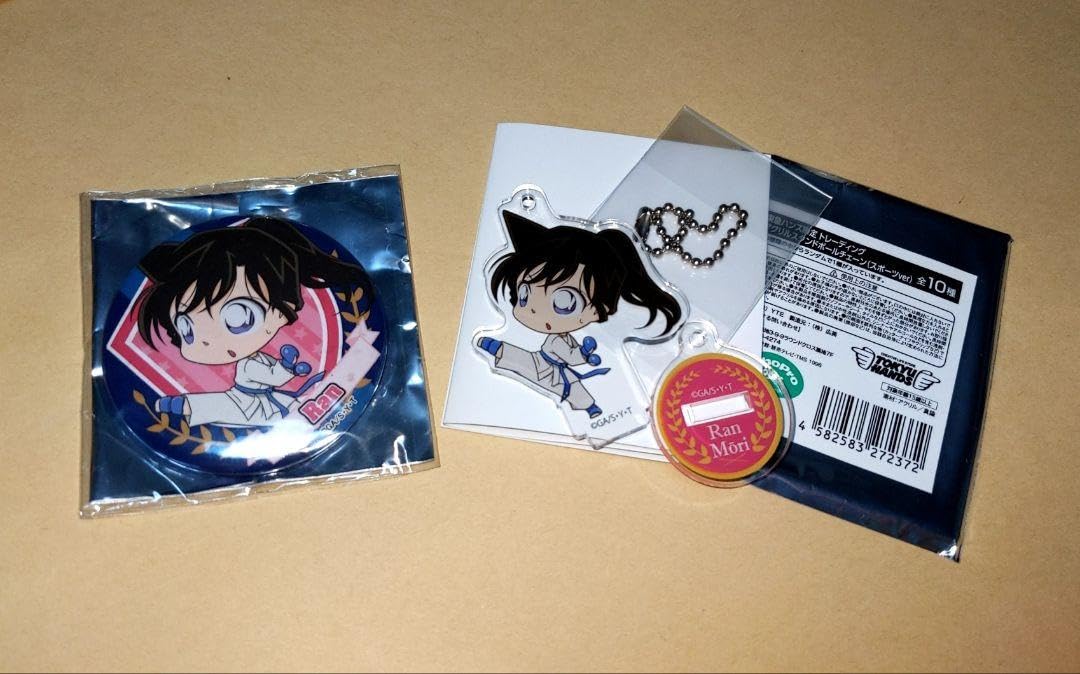 Amazon.co.jp: コナン 毛利蘭 スポーツ 缶バッジ アクリルスタンド  