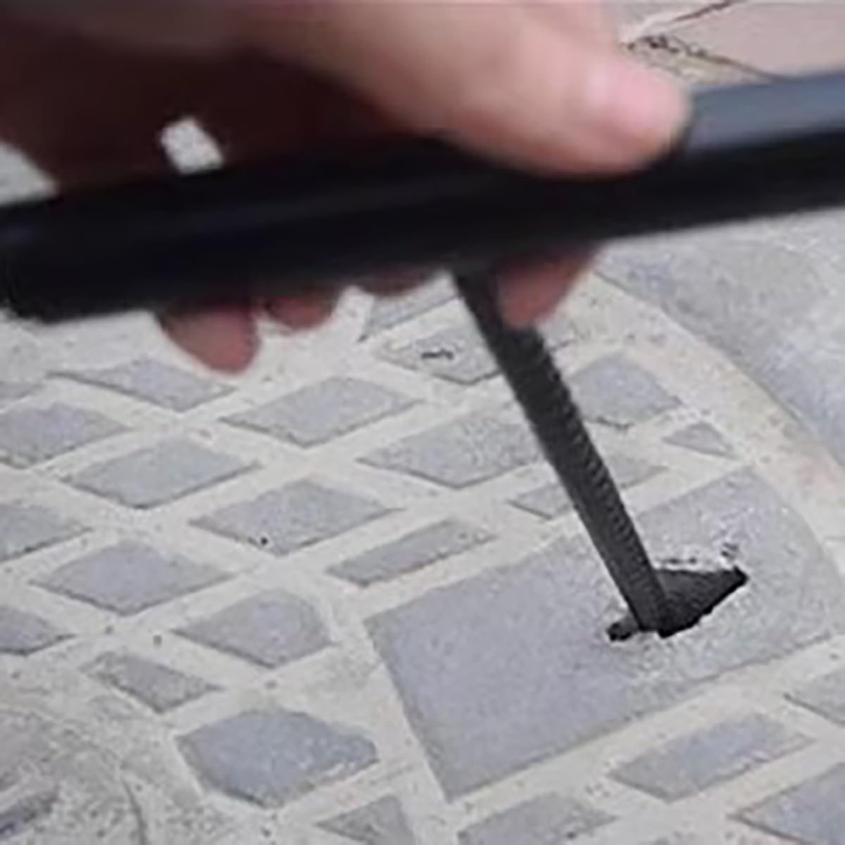 Wensmy 2Pcs Manhole Cover Lifting Hooks Drain Grate Lifter Pull Hook Heavy Duty Non Slip Manhole Cover Lifter Storm Drain Cover Hook 44cm - Image 4