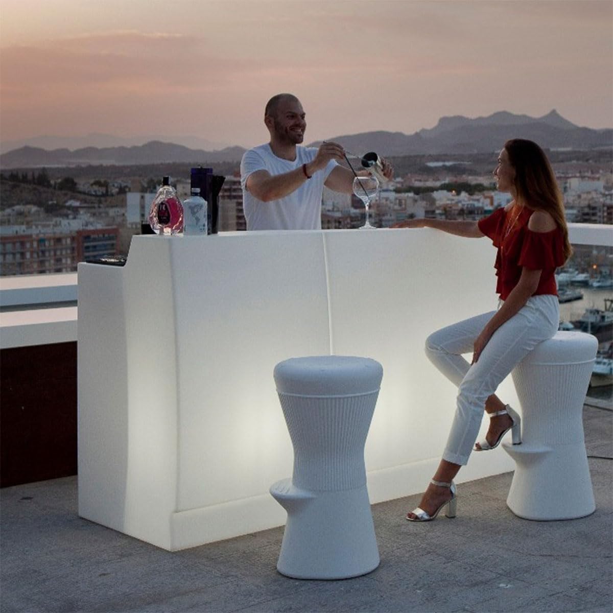 newgarden Barra De Bar Exterior Sicilia 120 Mostrador De Jardín Blanco Opaco, Resistente para Terraza, Eventos Y Hostelería (Cable (Luz Blanca Fría 6000K))